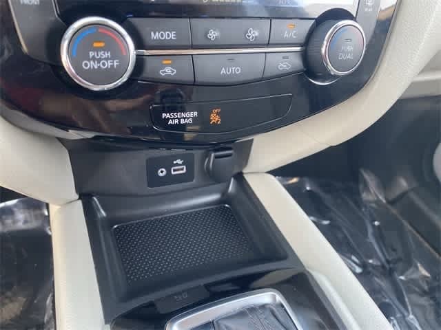 Thumbnail: 2020 Nissan Rogue Sport - 32