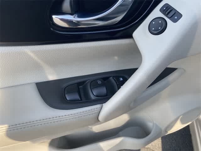 Thumbnail: 2020 Nissan Rogue Sport - 29