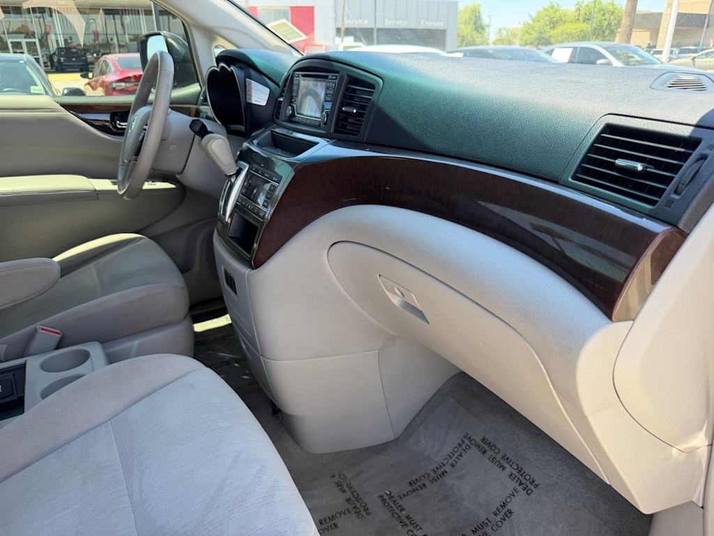 Thumbnail: 2016 Nissan Quest - 8