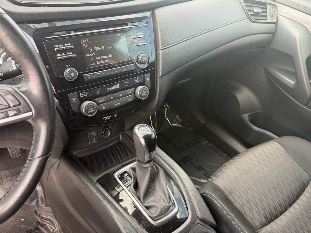Thumbnail: 2017 Nissan Rogue - 12