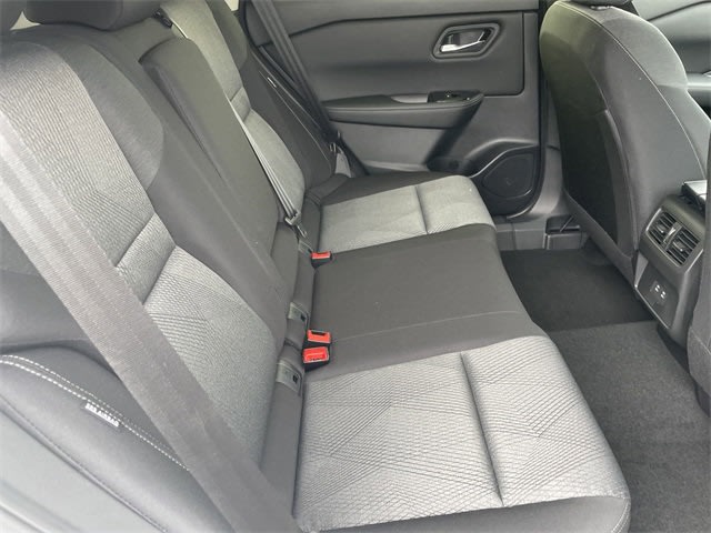 2025 Nissan Rogue SV 10