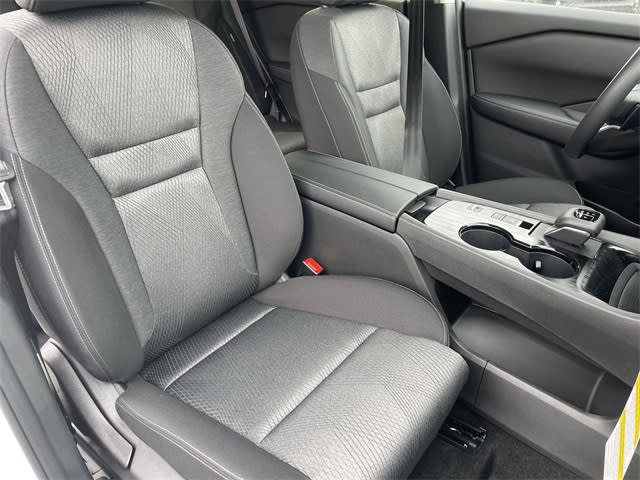 2025 Nissan Rogue SV 9