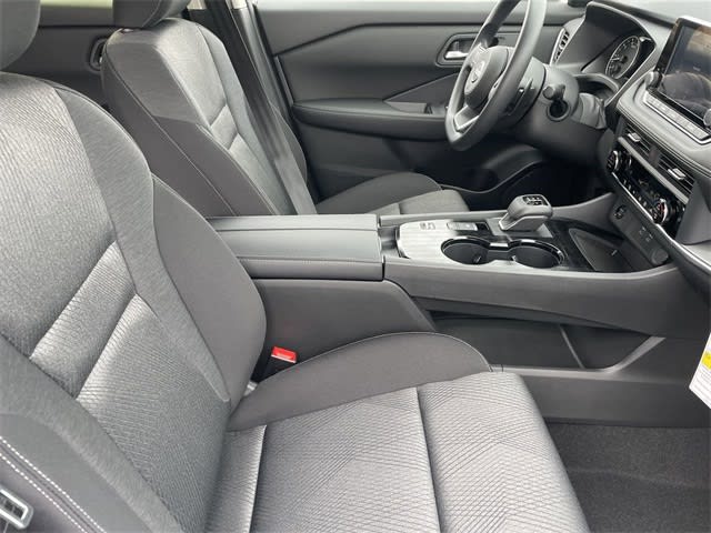2025 Nissan Rogue SV 17