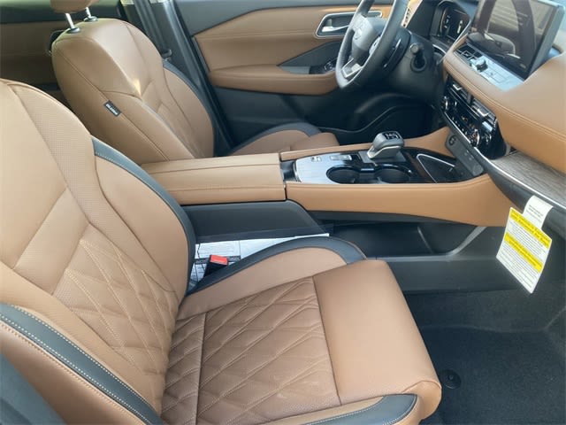 2025 Nissan Rogue Platinum 18
