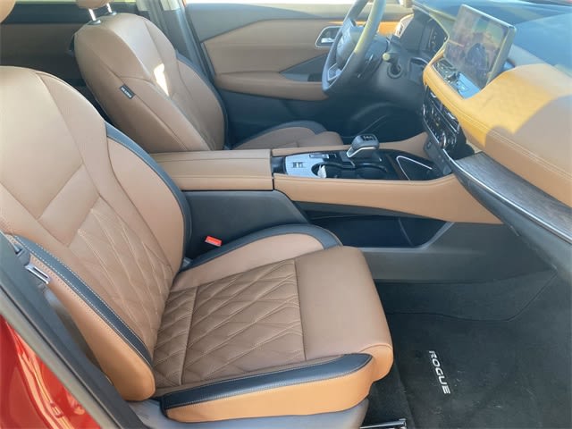 2025 Nissan Rogue Platinum 18