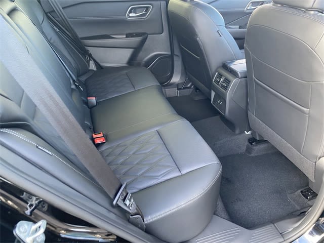 2025 Nissan Rogue Platinum 10