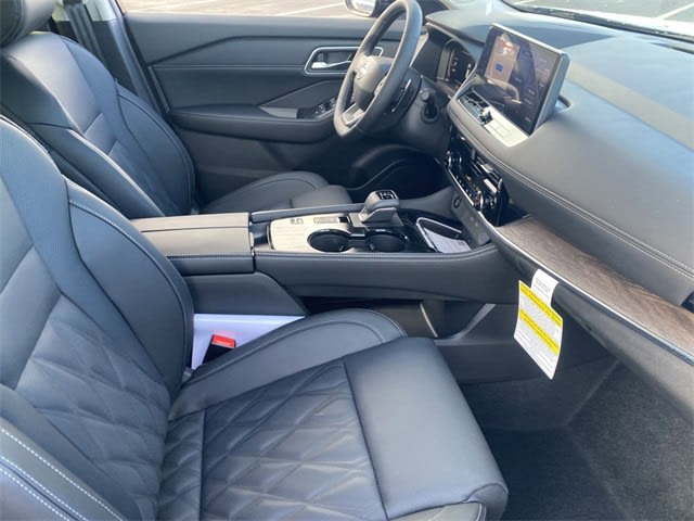 2025 Nissan Rogue Platinum 19