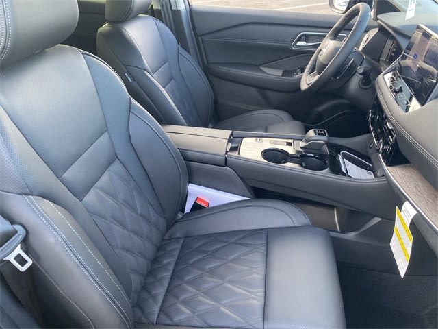 2025 Nissan Rogue Platinum 9