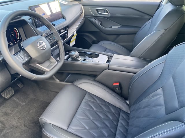 2025 Nissan Rogue Platinum 8