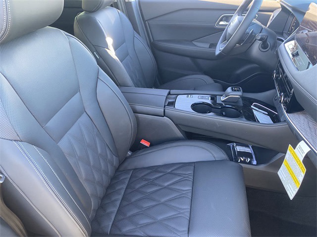 2025 Nissan Rogue Platinum 9