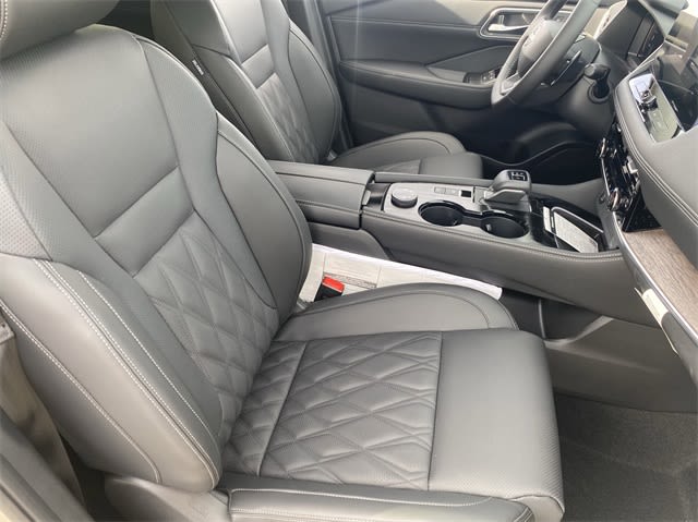 2025 Nissan Rogue Platinum 9