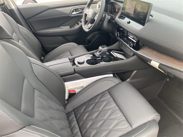 2025 Nissan Rogue Platinum 19