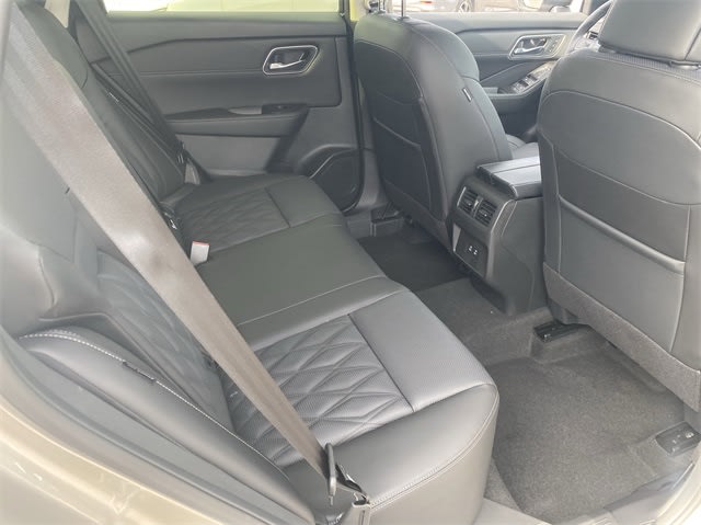 2025 Nissan Rogue Platinum 10
