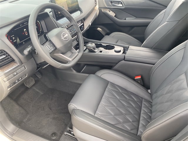 2025 Nissan Rogue Platinum 8