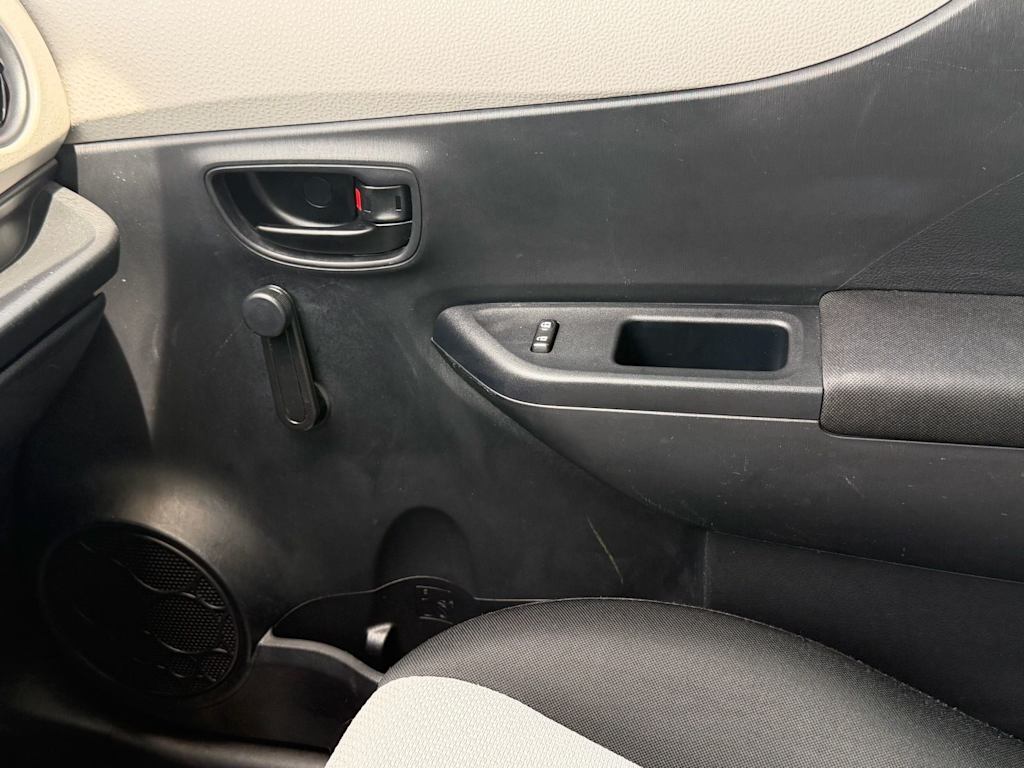 Thumbnail: 2014 Toyota Yaris - 23