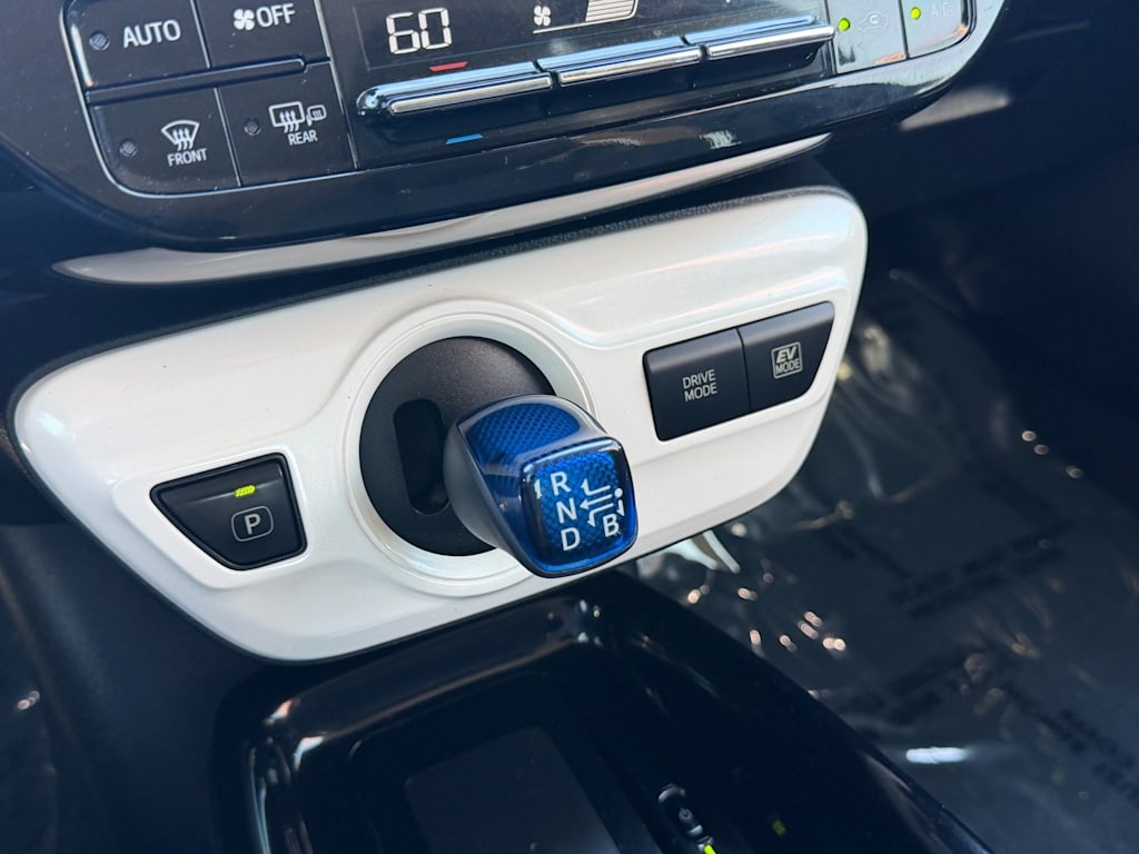 Thumbnail: 2018 Toyota Prius - 10