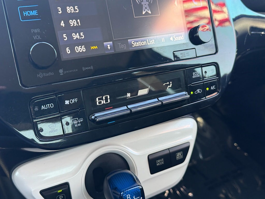 Thumbnail: 2018 Toyota Prius - 26