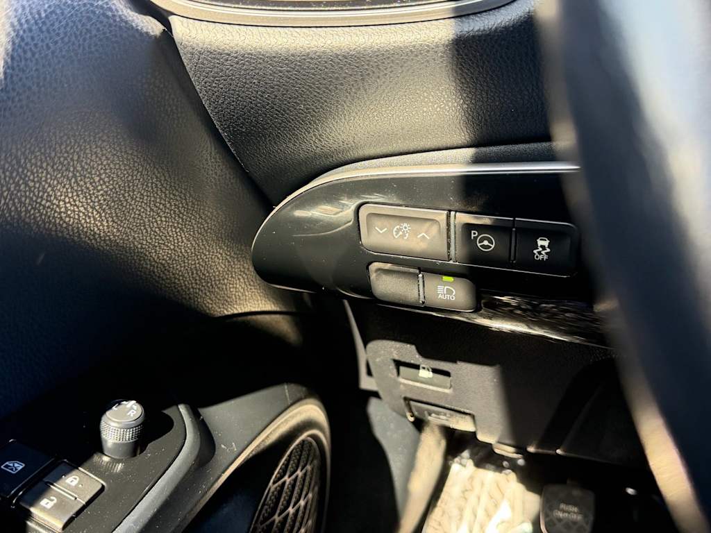 Thumbnail: 2018 Toyota Prius - 21