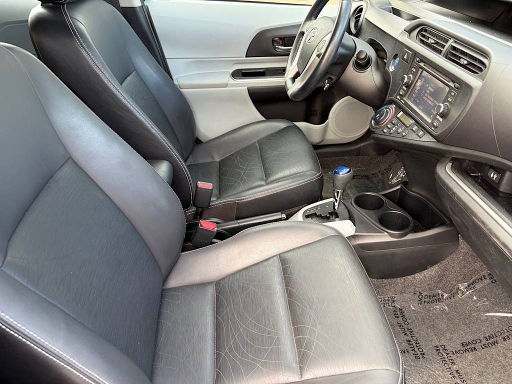 Thumbnail: 2014 Toyota Prius c - 10