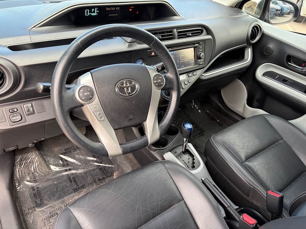 Thumbnail: 2014 Toyota Prius c - 2