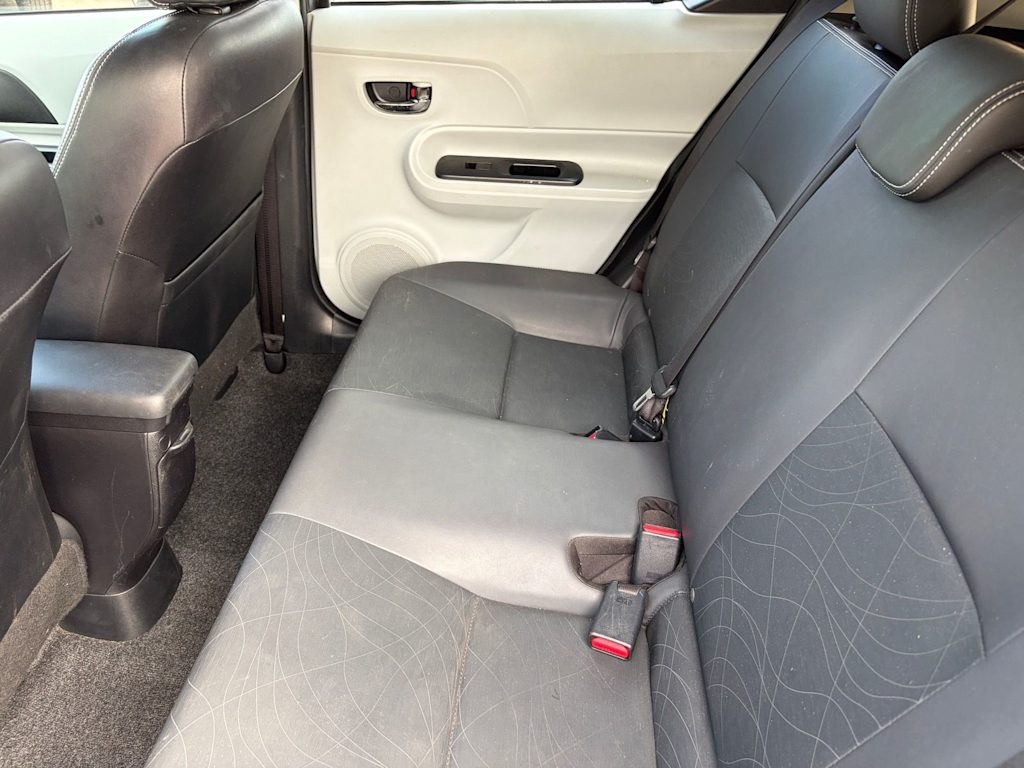 Thumbnail: 2014 Toyota Prius c - 20