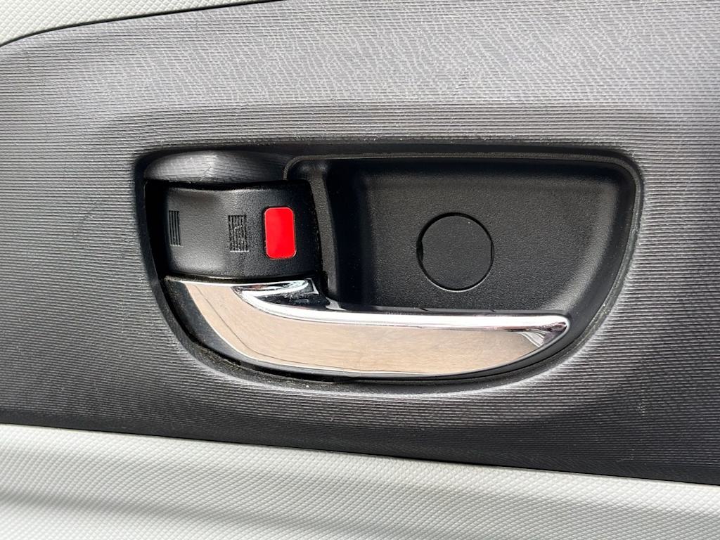 Thumbnail: 2014 Toyota Prius c - 22