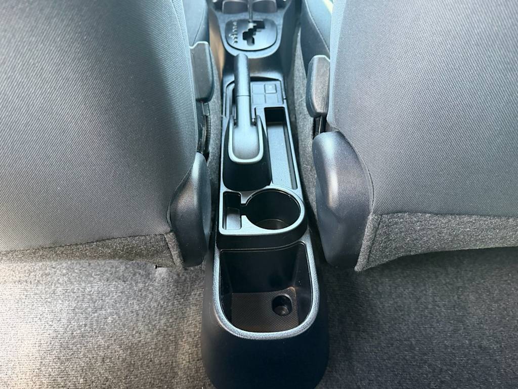 Thumbnail: 2012 Toyota Yaris - 15
