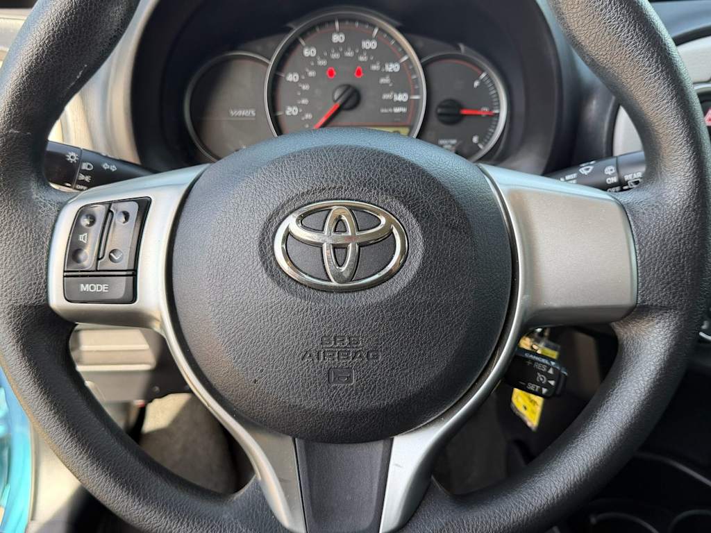 Thumbnail: 2012 Toyota Yaris - 32