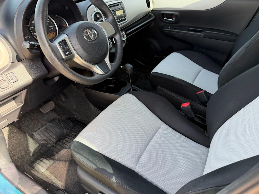 Thumbnail: 2012 Toyota Yaris - 22