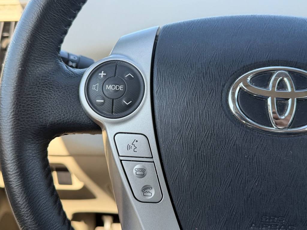Thumbnail: 2014 Toyota Prius v - 21