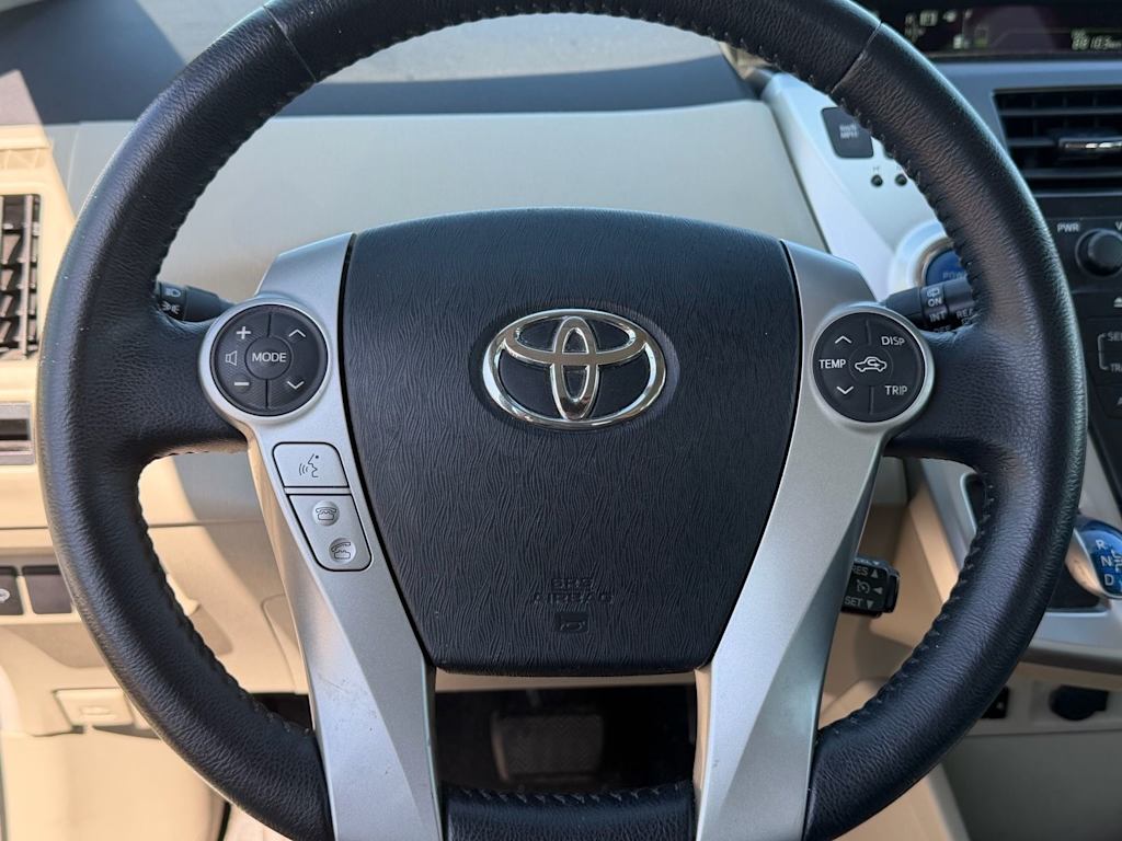 Thumbnail: 2014 Toyota Prius v - 11