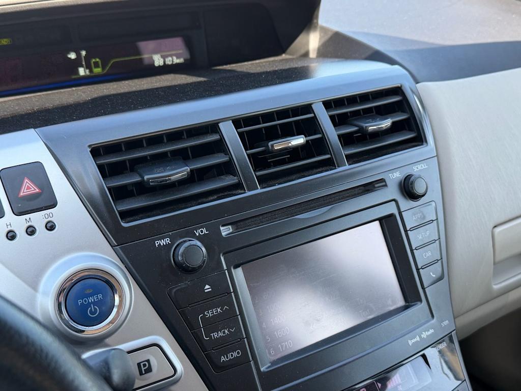 Thumbnail: 2014 Toyota Prius v - 13