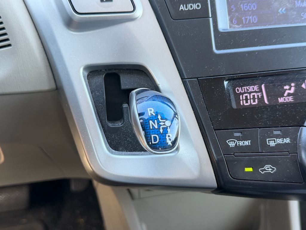 Thumbnail: 2014 Toyota Prius v - 18