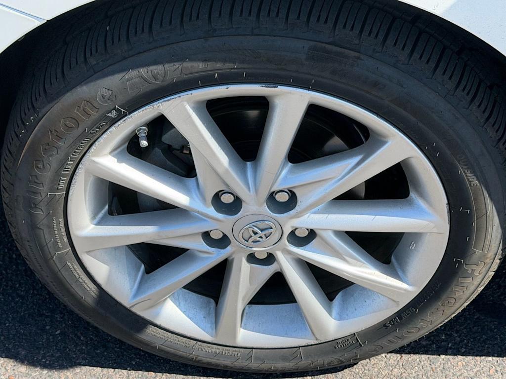 Thumbnail: 2014 Toyota Prius v - 3