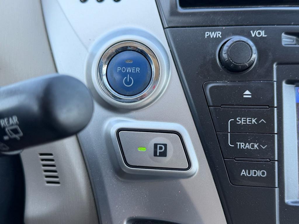 Thumbnail: 2014 Toyota Prius v - 16