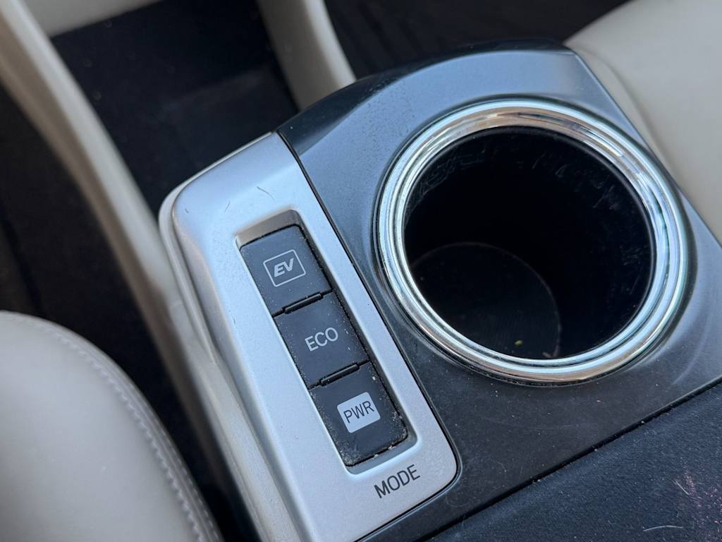 Thumbnail: 2014 Toyota Prius v - 5