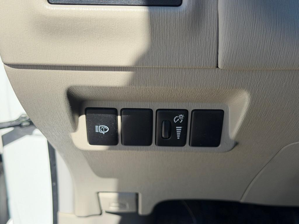 Thumbnail: 2014 Toyota Prius v - 23