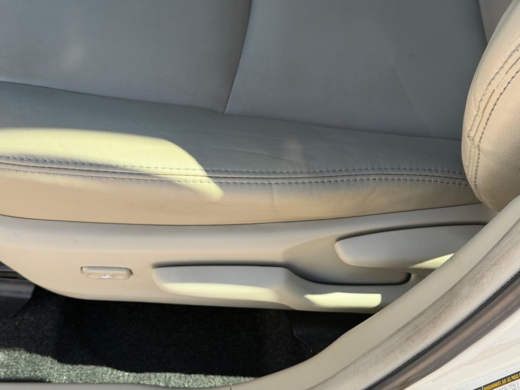 Thumbnail: 2014 Toyota Prius v - 12