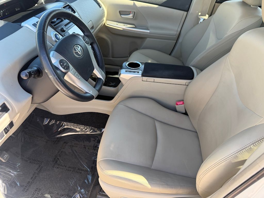Thumbnail: 2014 Toyota Prius v - 11