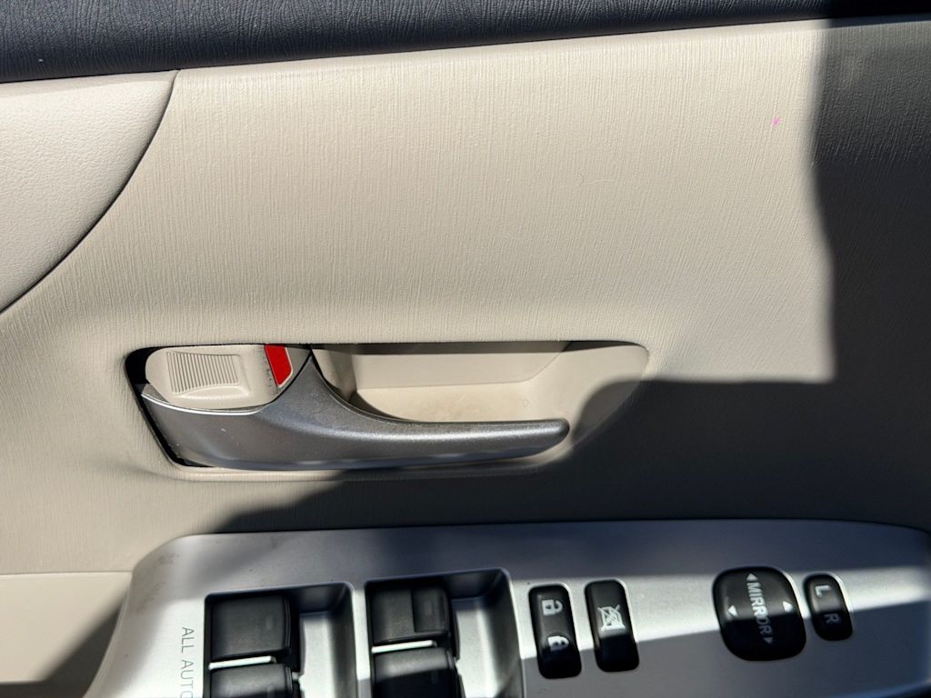 Thumbnail: 2014 Toyota Prius v - 22