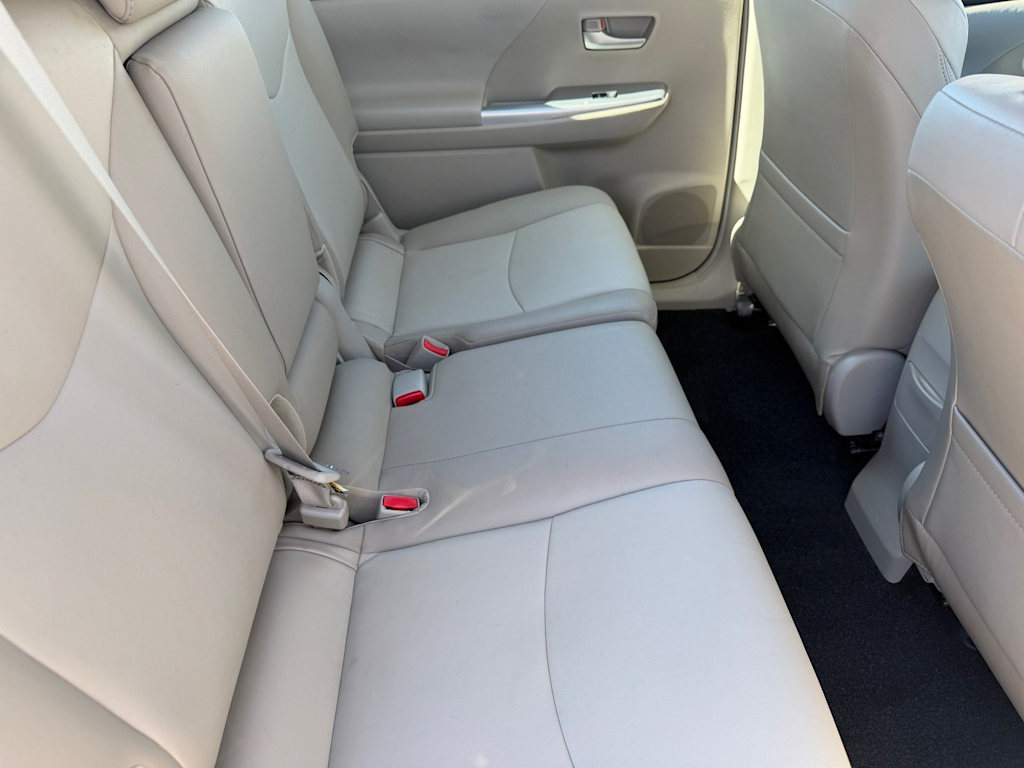 Thumbnail: 2014 Toyota Prius v - 12