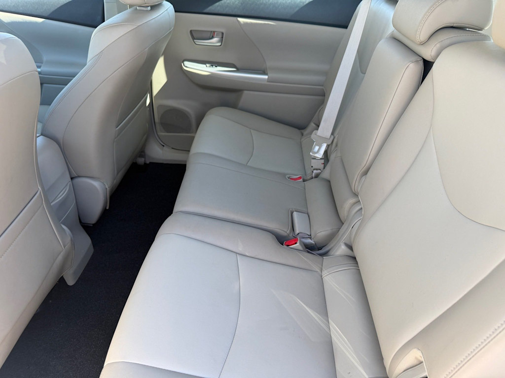 Thumbnail: 2014 Toyota Prius v - 8