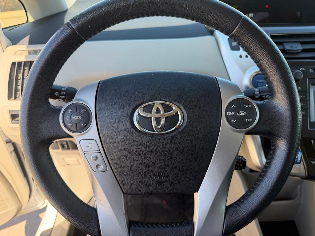 Thumbnail: 2014 Toyota Prius v - 13