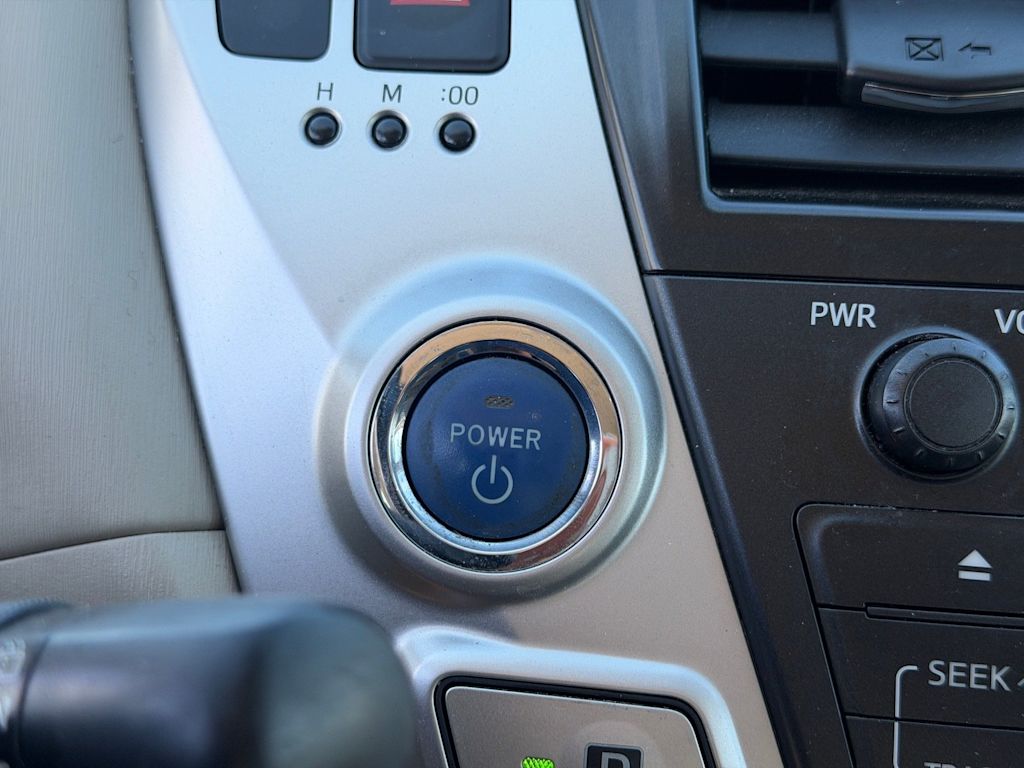 Thumbnail: 2014 Toyota Prius v - 18