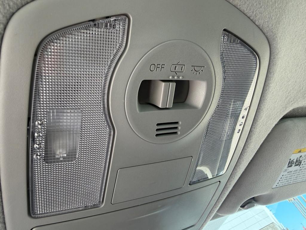 Thumbnail: 2014 Toyota Prius v - 32