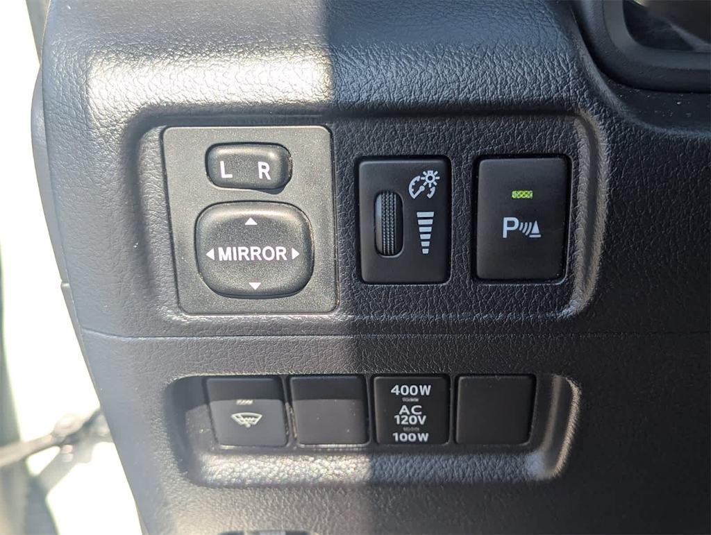 Thumbnail: 2015 Toyota 4Runner - 36