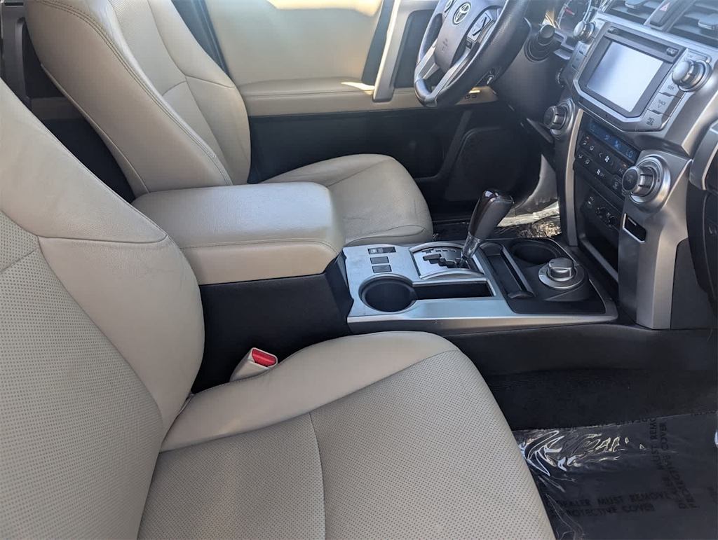 Thumbnail: 2015 Toyota 4Runner - 23