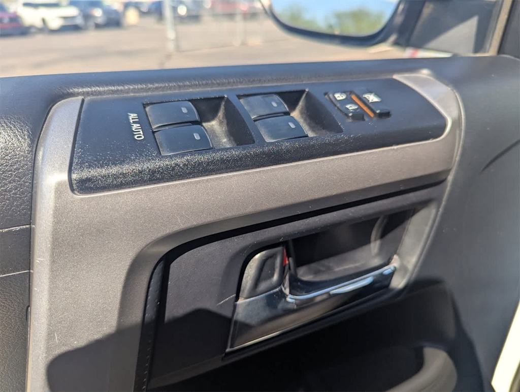 Thumbnail: 2015 Toyota 4Runner - 31