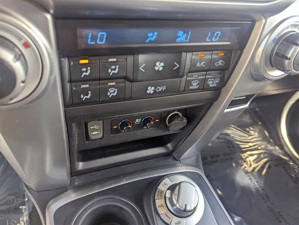 Thumbnail: 2015 Toyota 4Runner - 34