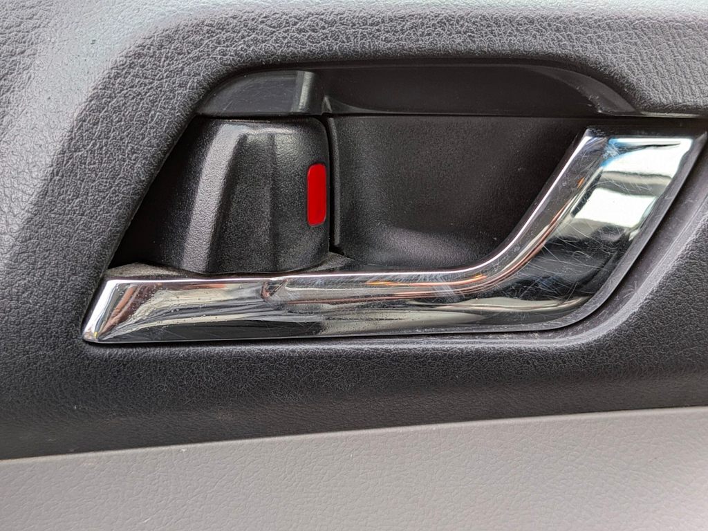 Thumbnail: 2010 Toyota Highlander - 12